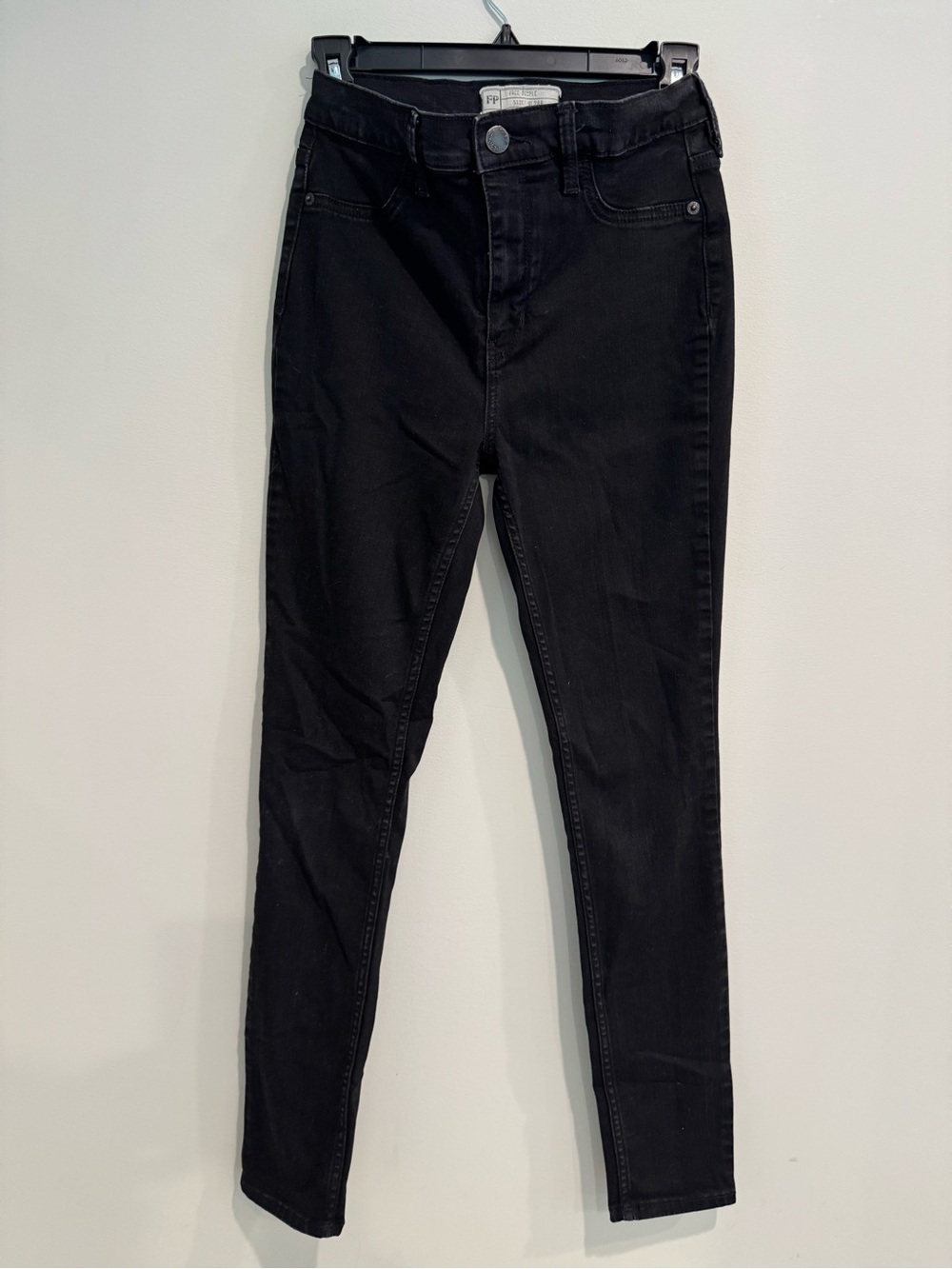 Free People Black High-Rise Skinny Jeans - Sleek Stretch Fit 28R Trending Denim